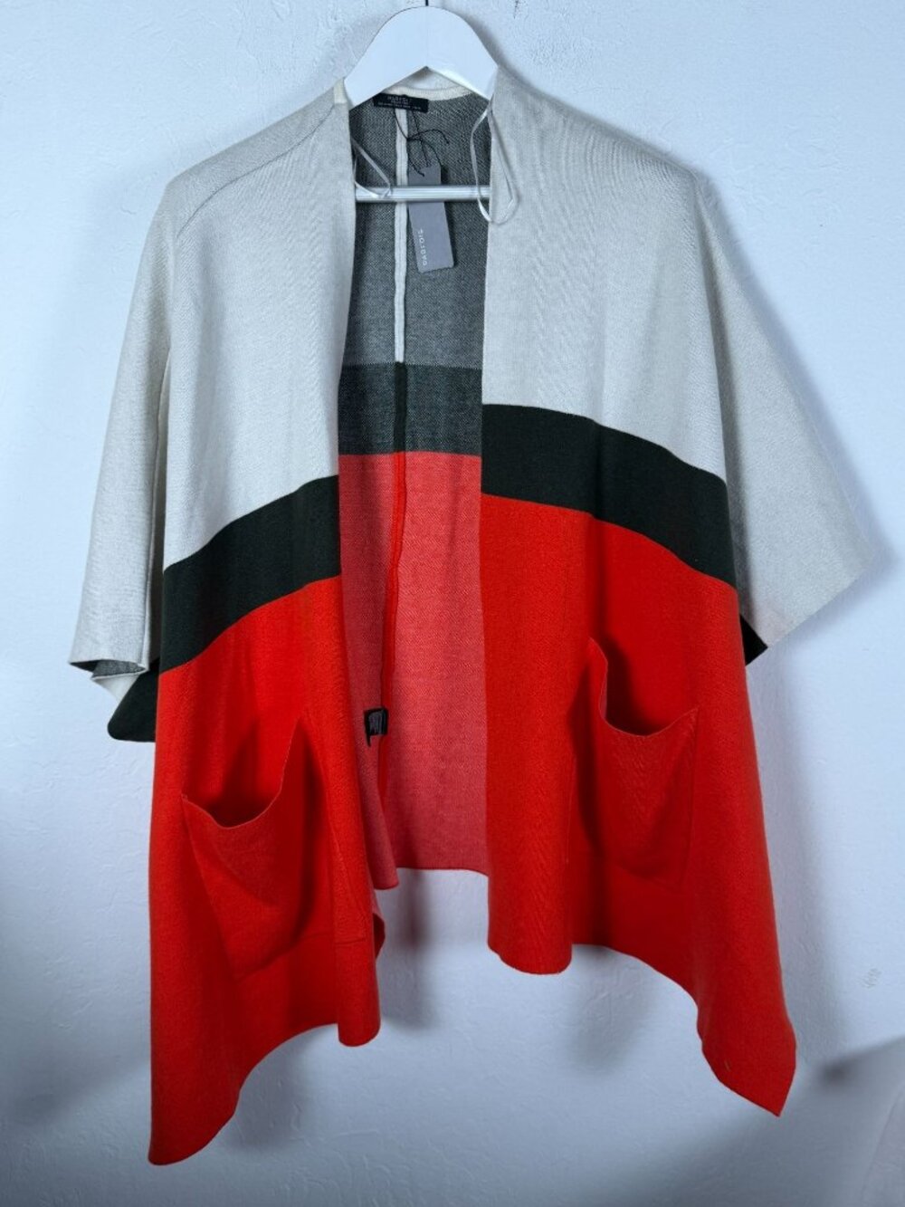 Parfois Colorblock Poncho Cape Cardigan Cream Black Red Pockets One Size New